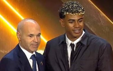 里夫斯：以前我只是双向球员，现在跟詹东相提并论太疯狂了