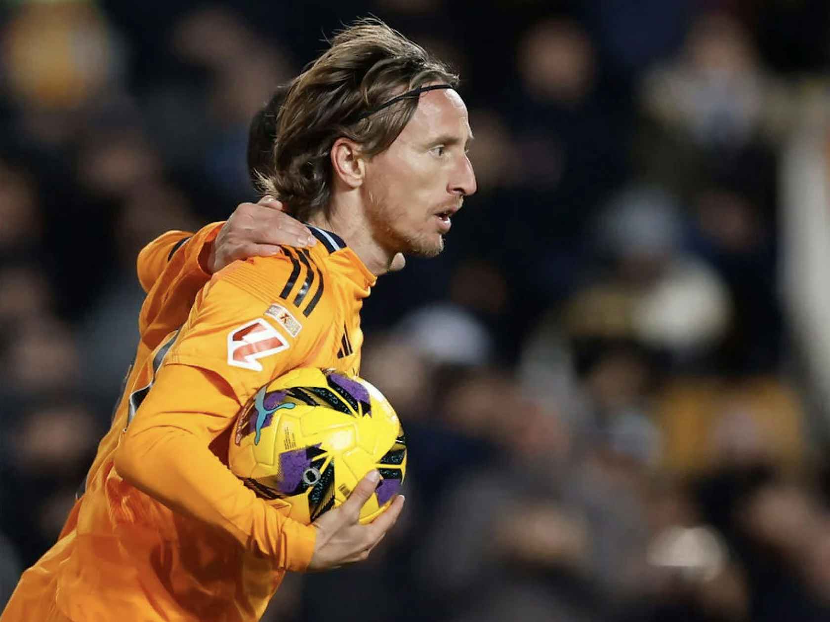 亚足联官网：上海海港卫冕中超冠军，却在亚洲赛场举步维艰