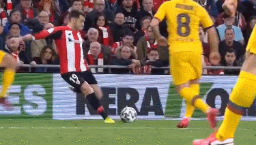 詹姆斯关键得分锁定胜局