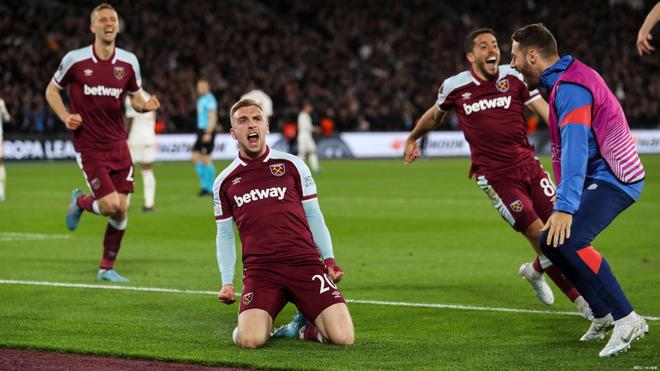 梅西决赛2助攻！率队3-1首次夺冠，一夜又创纪录：生涯47次捧杯